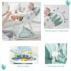Silla mecedora con babero, vaso entrenador y plato de comida